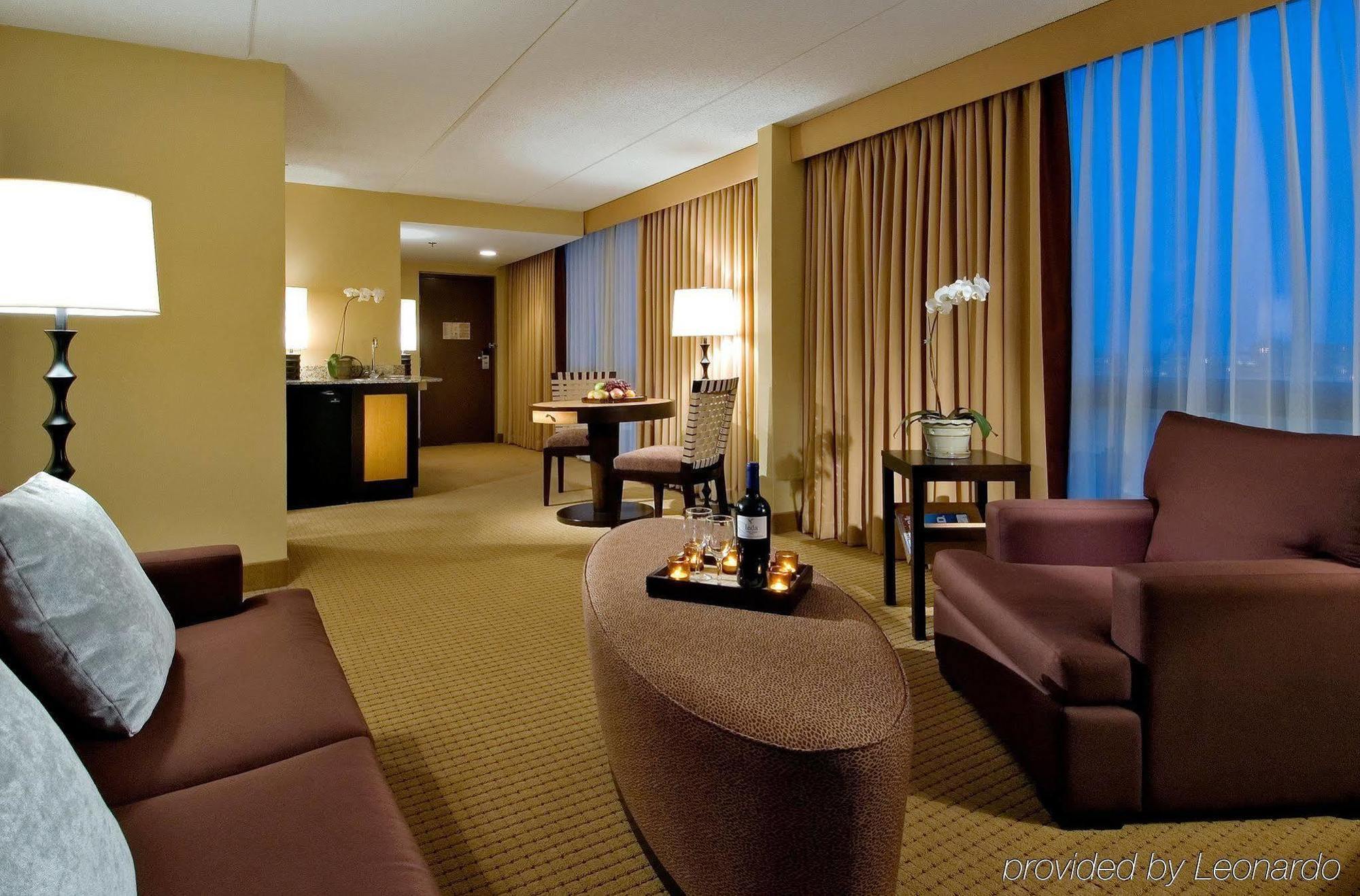 ホテル ダブルツリー バイ ヒルトン シカゴ アーリントン ハイツ アーリントンハイツ 部屋 写真